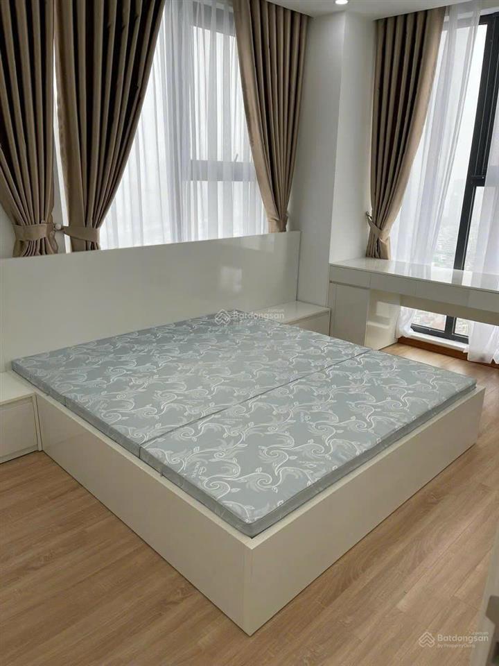 Cho thuê căn hộ 83m22n full nội thất cđt giá 12tr/th, sẵn lốt xe, miễn phí dv 2 năm, o975645309