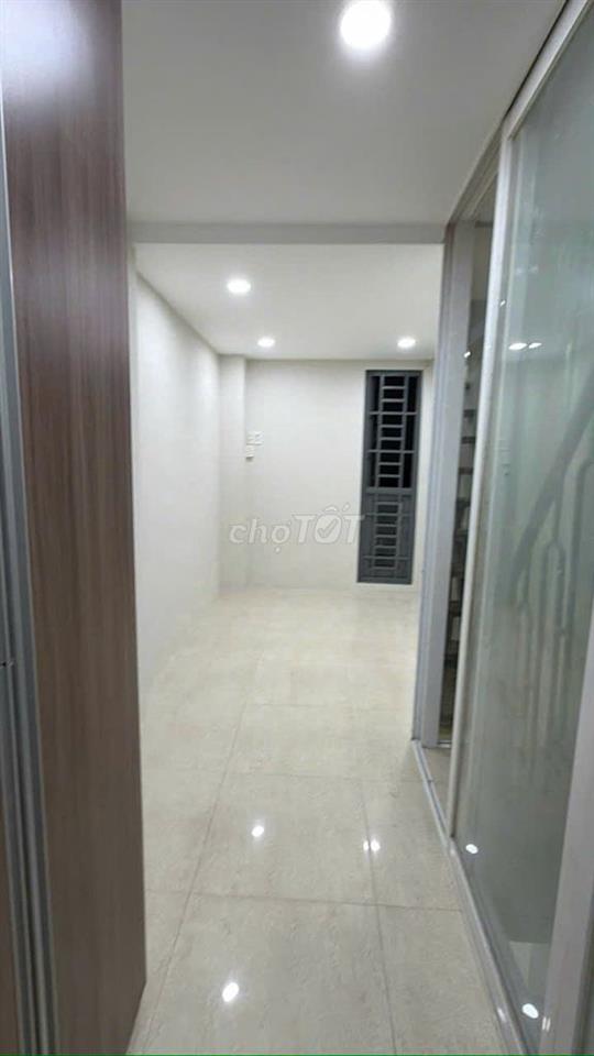 Bán nhà 3 tầng tại đường Lê Hồng Phong, 2 phòng ngủ 2 WC full NT