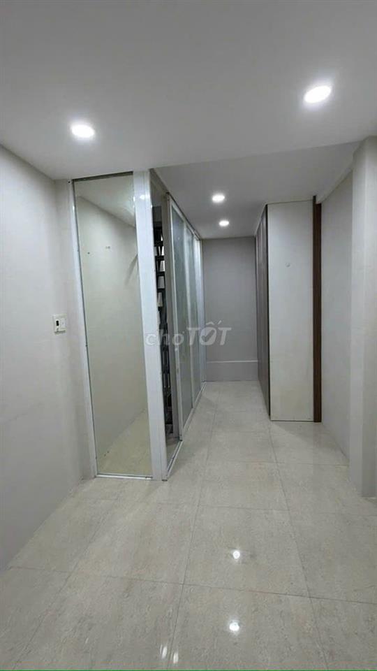 Bán nhà 3 tầng tại đường Lê Hồng Phong, 2 phòng ngủ 2 WC full NT