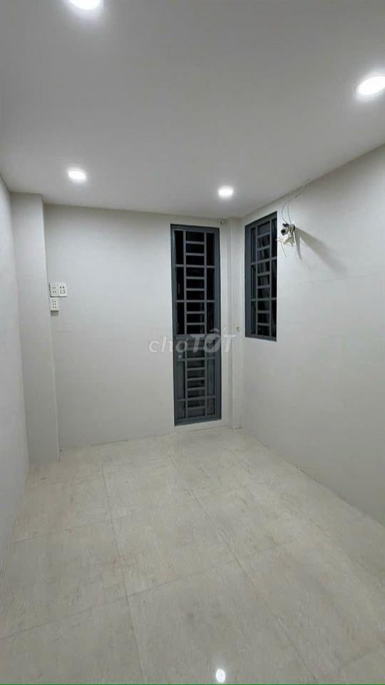 Bán nhà 3 tầng tại đường Lê Hồng Phong, 2 phòng ngủ 2 WC full NT