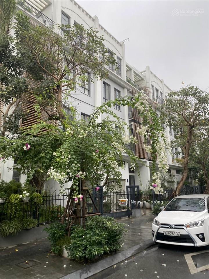 Hiếm có bán căn liền kề vị trí đẹp, sẵn thang máy, full nội thất, chìa khóa trao tay, giá ưu đãi