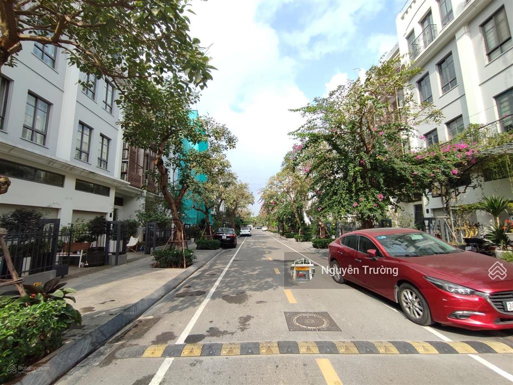 Hiếm có bán căn liền kề vị trí đẹp, sẵn thang máy, full nội thất, chìa khóa trao tay, giá ưu đãi