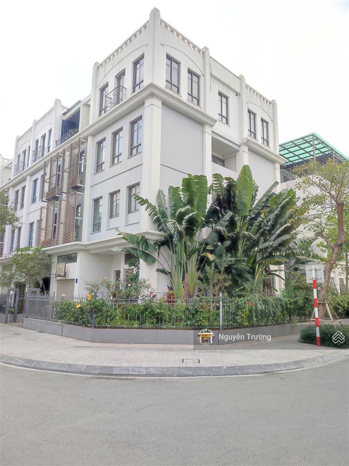 Hiếm có bán căn liền kề vị trí đẹp, sẵn thang máy, full nội thất, chìa khóa trao tay, giá ưu đãi