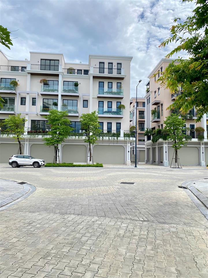 Bán căn góc vị trí đẹp, đường lớn view công viên  100m2  40tỷ  kinh doanh tốt.