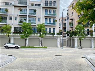 Bán căn góc vị trí đẹp, đường lớn view công viên  100m2  40tỷ  kinh doanh tốt.
