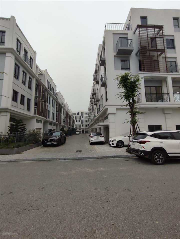 Bán căn góc vị trí đẹp, đường lớn view công viên  100m2  40tỷ  kinh doanh tốt.
