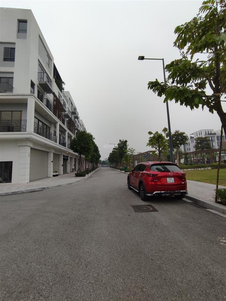 Bán căn góc vị trí đẹp, đường lớn view công viên  100m2  40tỷ  kinh doanh tốt.