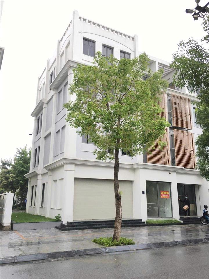 Bán căn shophouse góc, mặt đường 30m, view đẹp, hướng đông nam, dự án the manor central park