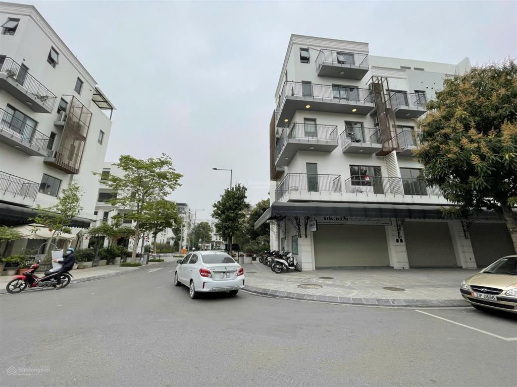Bán căn shophouse góc, mặt đường 30m, view đẹp, hướng đông nam, dự án the manor central park