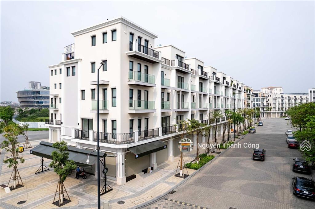 Bán căn shophouse góc, mặt đường 30m, view đẹp, hướng đông nam, dự án the manor central park