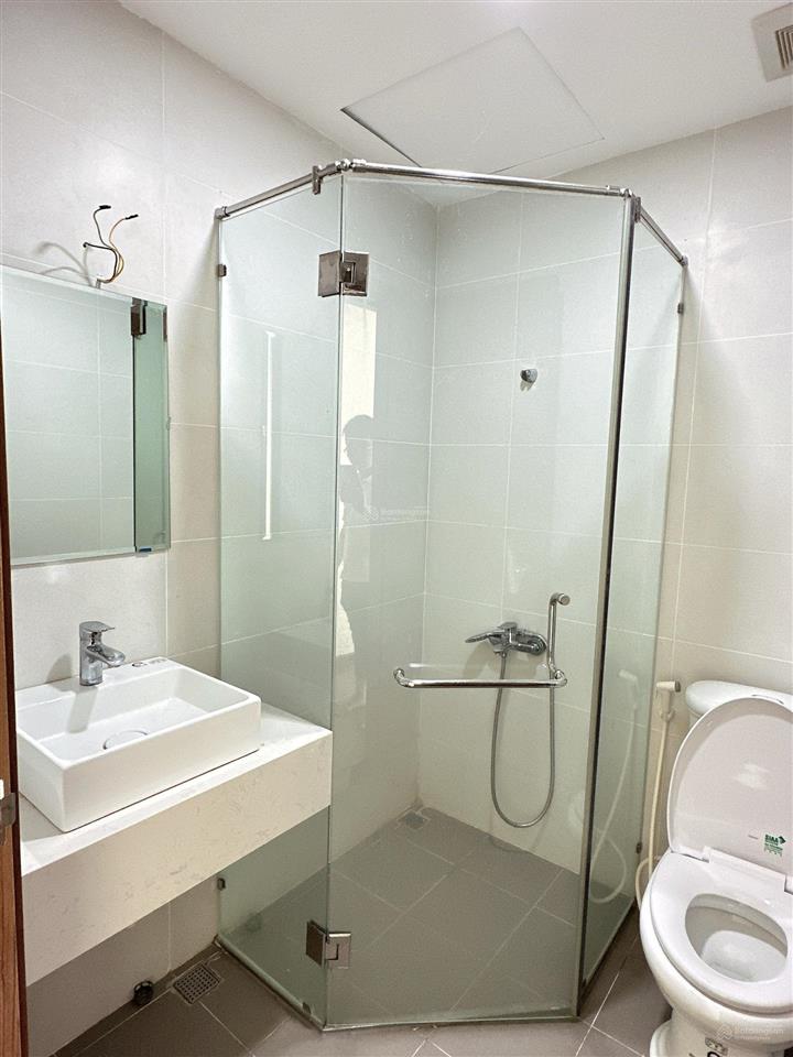 Cho thuê căn hộ 2pn, 2wc, giá tốt tại chung cư goldora plaza, 68m2