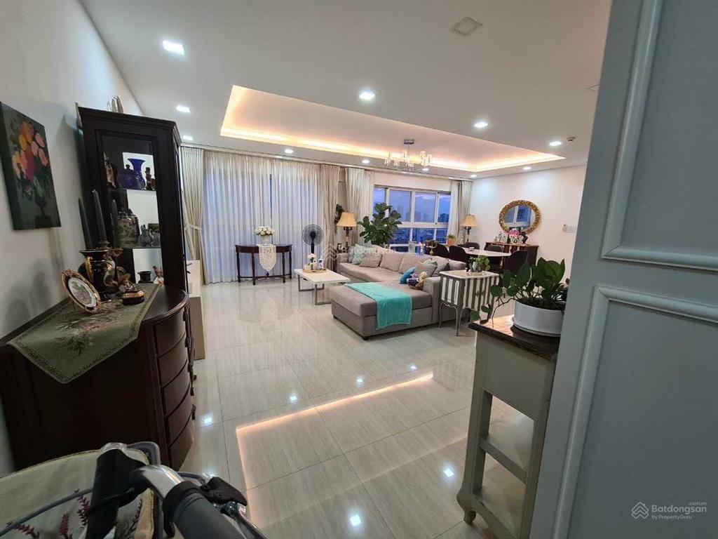 Bán chcc happy valley 135m2 giá 10 tỷ, kèm ô tô, giá hời khu.  0842 111 *** em dịu