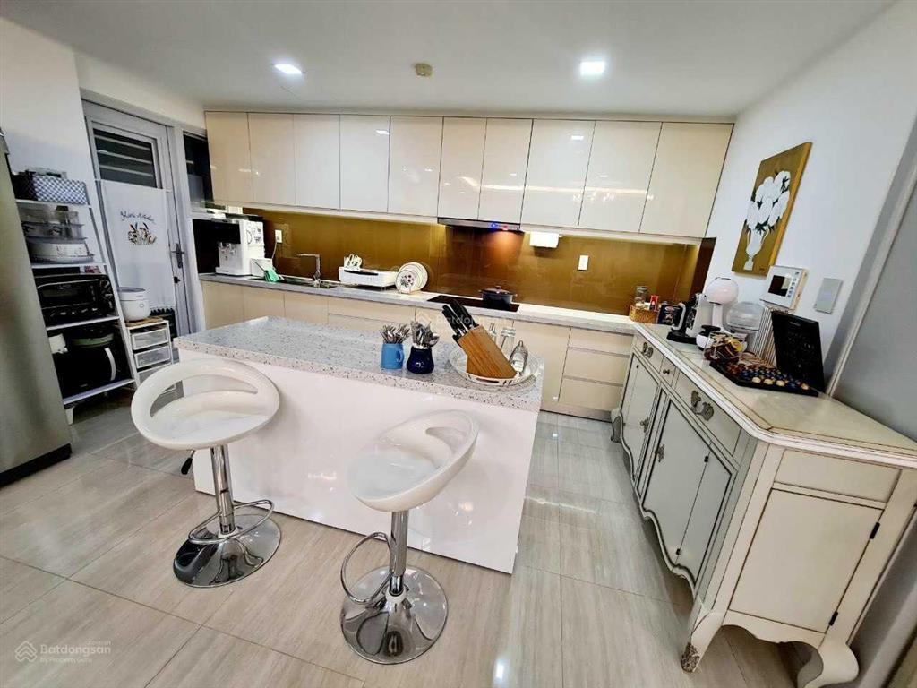 Bán chcc happy valley 135m2 giá 10 tỷ, kèm ô tô, giá hời khu.  0842 111 *** em dịu