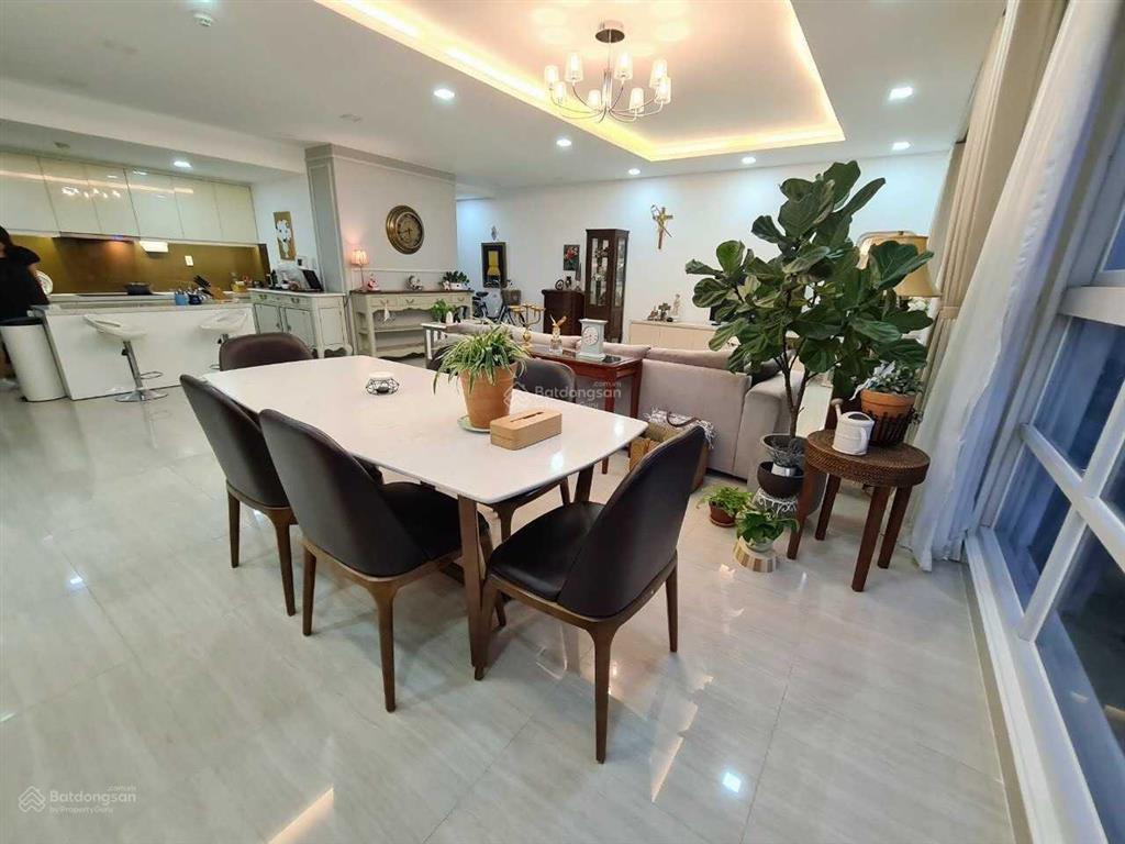 Bán chcc happy valley 135m2 giá 10 tỷ, kèm ô tô, giá hời khu.  0842 111 *** em dịu