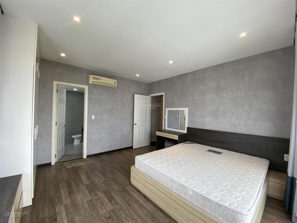 Bán gấp ch 100m2 view quận 1 & sông, căn số 1  ô xe hầm. rẻ nhất khu 9 tỷ.  0842 111 *** em dịu