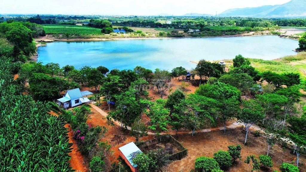 Bán lô đất view hồ đẹp - vị trí vàng tại Tam Long - HCM