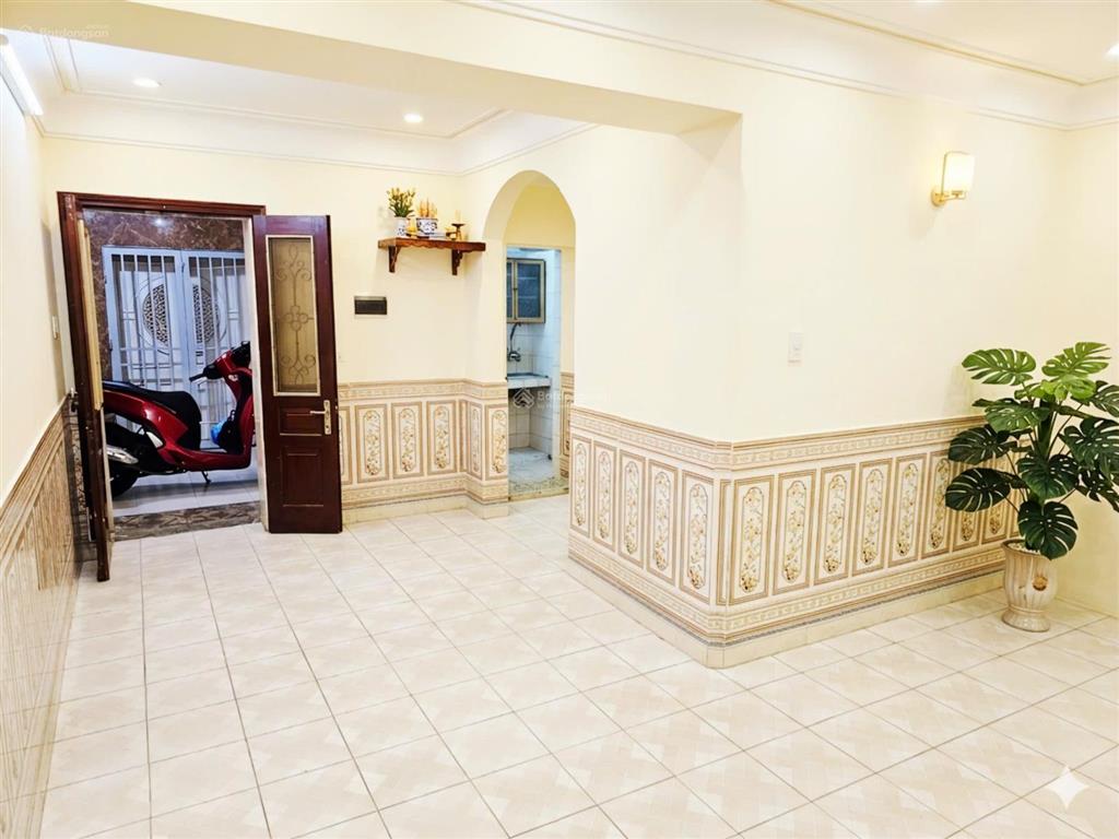 Tầng 1 siêu hiếm sân riêng 20m2 ở sướng như nhà đất minh khai 4.2 tỷ. cách mặt phố minh khai 4m