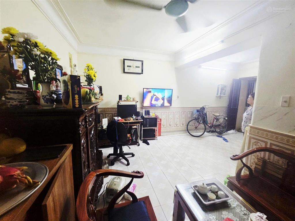 Tầng 1 siêu hiếm sân riêng 20m2 ở sướng như nhà đất minh khai 4.5 tỷ. cách mặt phố minh khai 4m