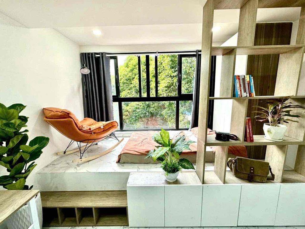 Studio view kính