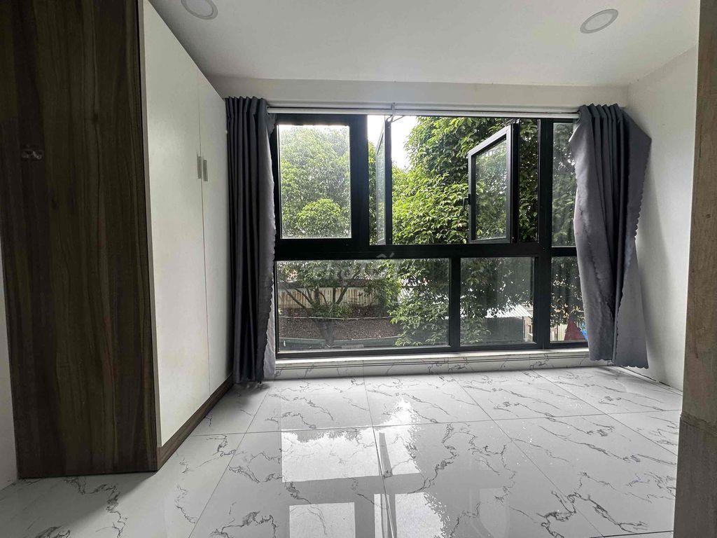 Studio view kính