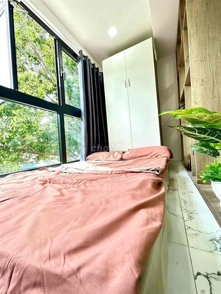 Studio view kính