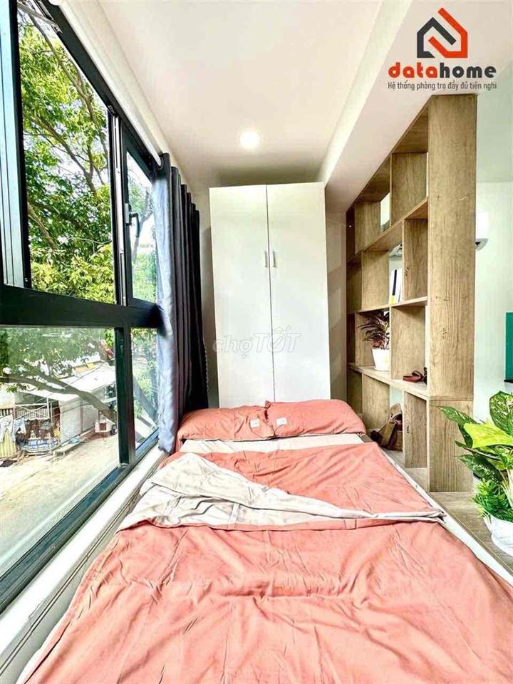 Studio view kính