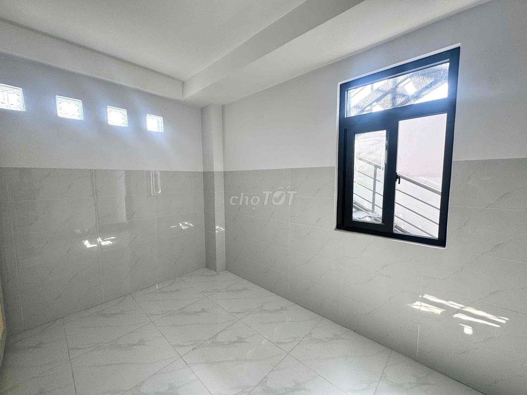 Studio gần đại học NTT 3tr8 cs trời, 4tr5 kiot