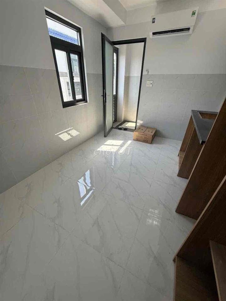Studio gần đại học NTT 3tr8 cs trời, 4tr5 kiot