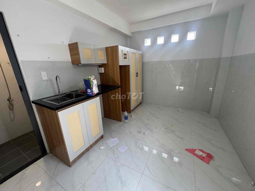 Studio gần đại học NTT 3tr8 cs trời, 4tr5 kiot