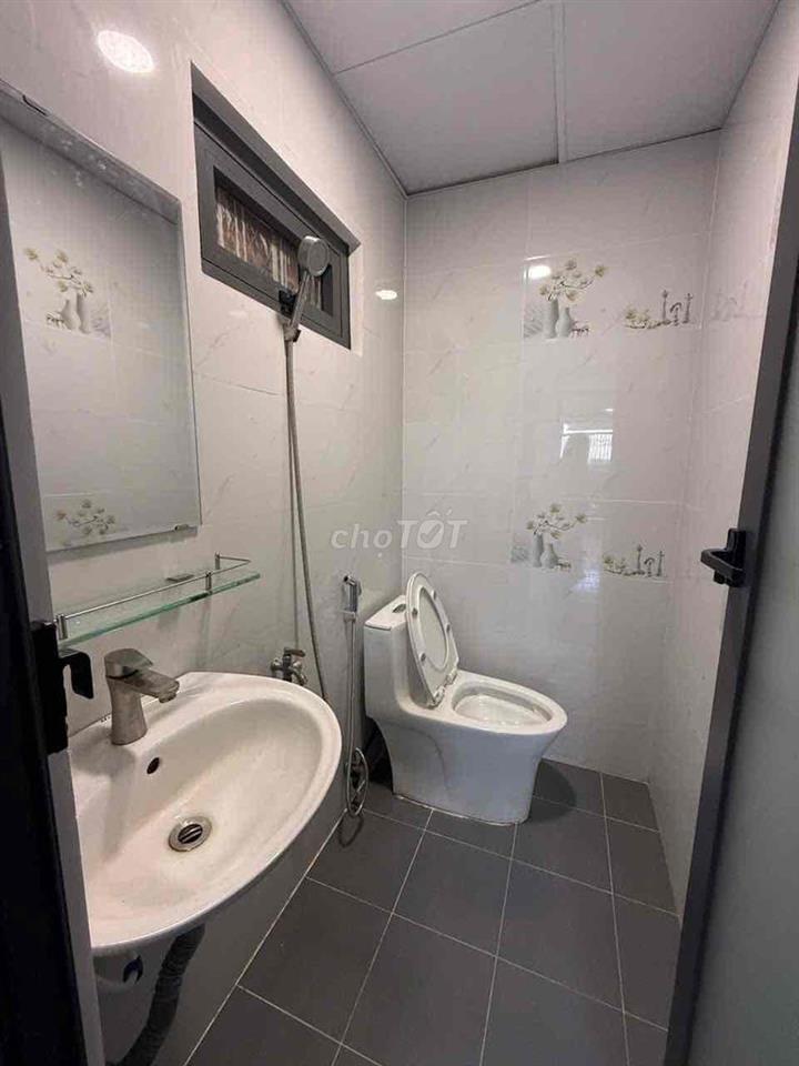 Studio gần đại học NTT 3tr8 cs trời, 4tr5 kiot