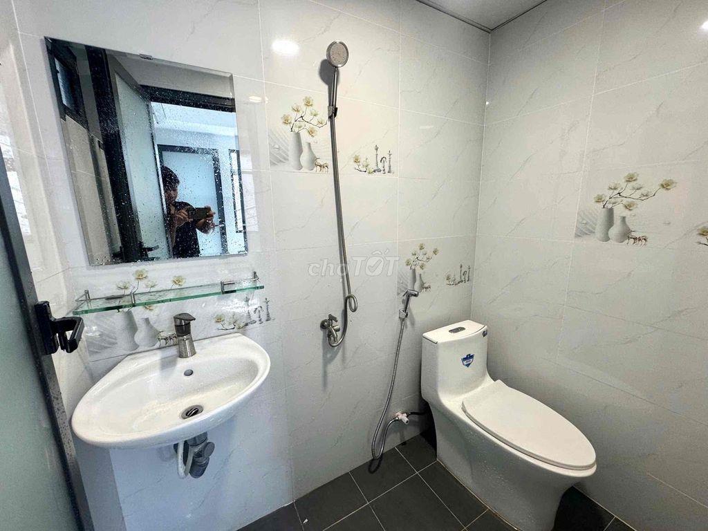 Studio gần đại học NTT 3tr8 cs trời, 4tr5 kiot