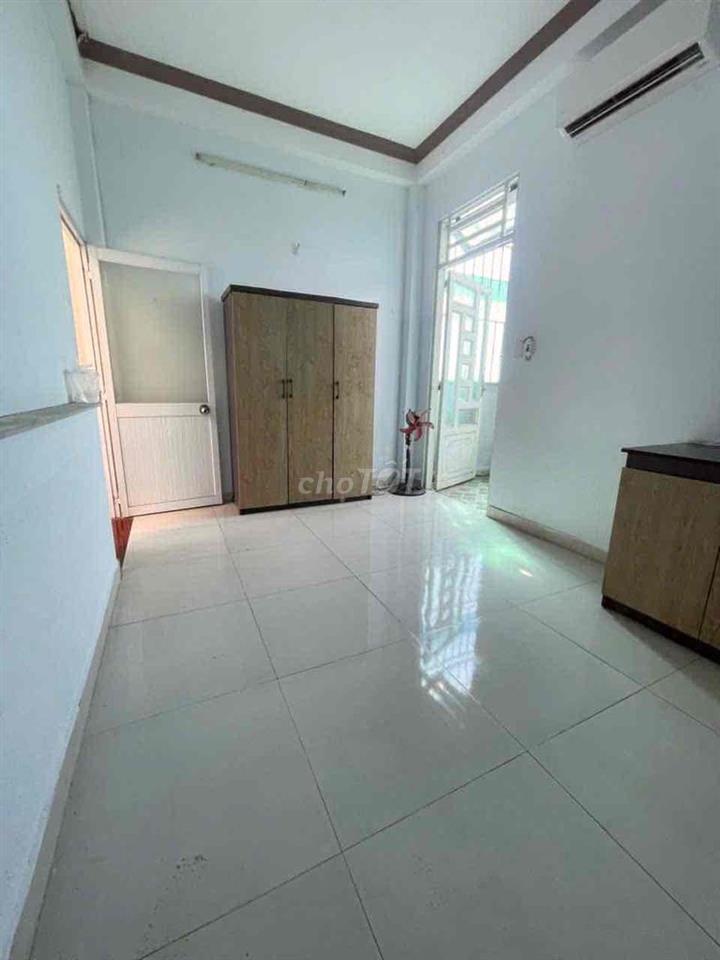 Studio máy lạnh 2tr8-2tr9