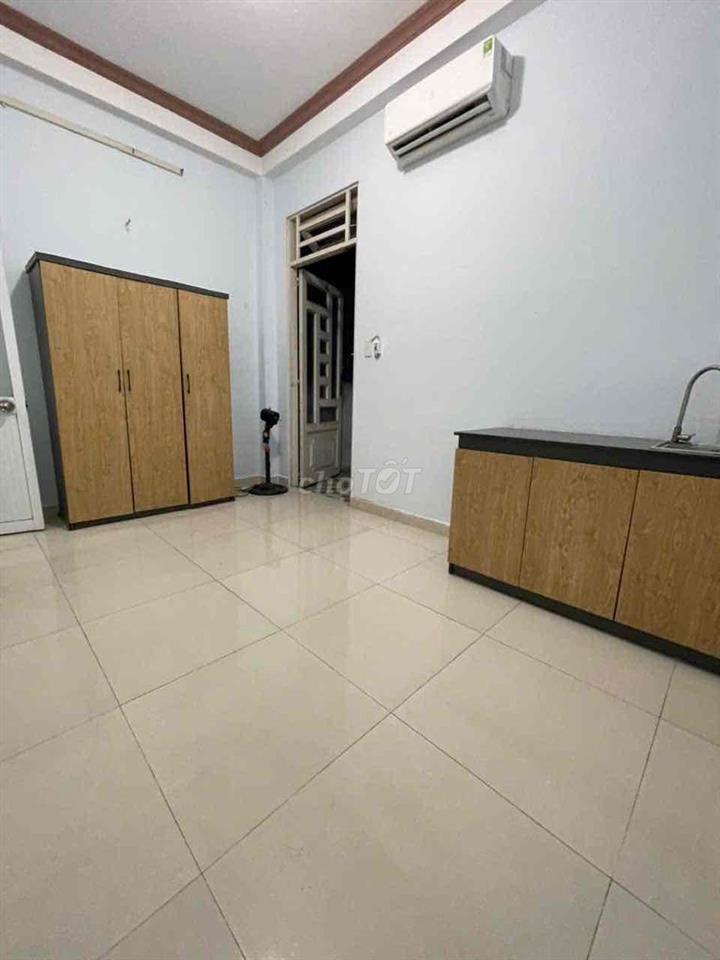 Studio máy lạnh 2tr8-2tr9
