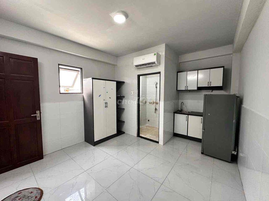 Studio cửa sổ trời Nguyễn Văn Lượng