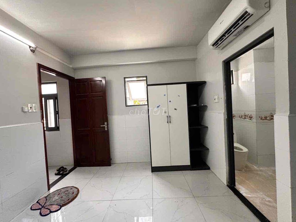 Studio cửa sổ trời Nguyễn Văn Lượng