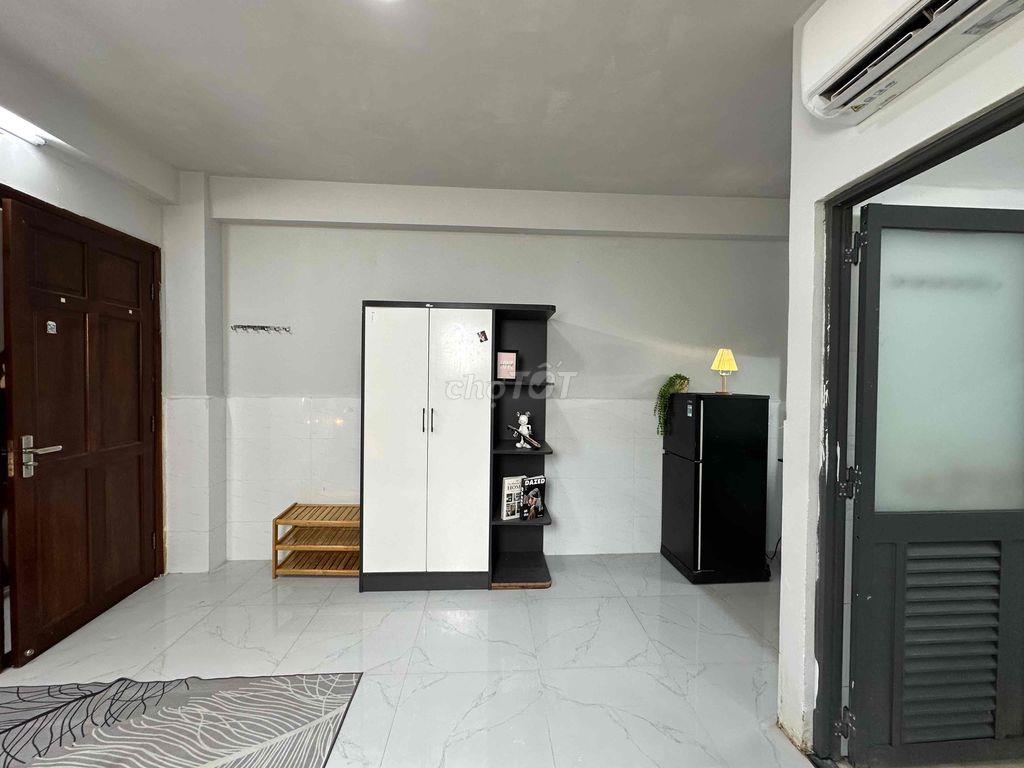 Studio cửa sổ trời Nguyễn Văn Lượng