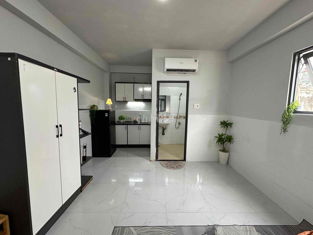 Studio cửa sổ trời Nguyễn Văn Lượng