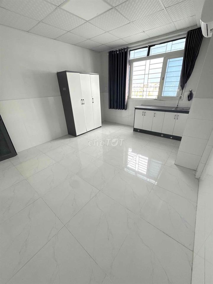 Studio cửa sổ trời Nguyễn Văn Lượng