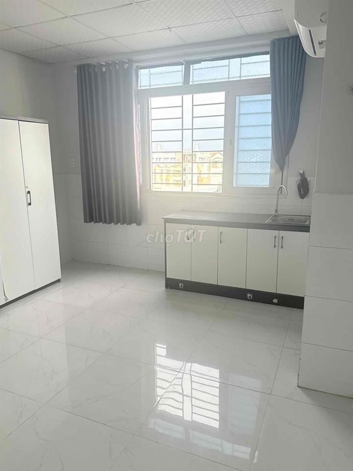 Studio cửa sổ trời Nguyễn Văn Lượng