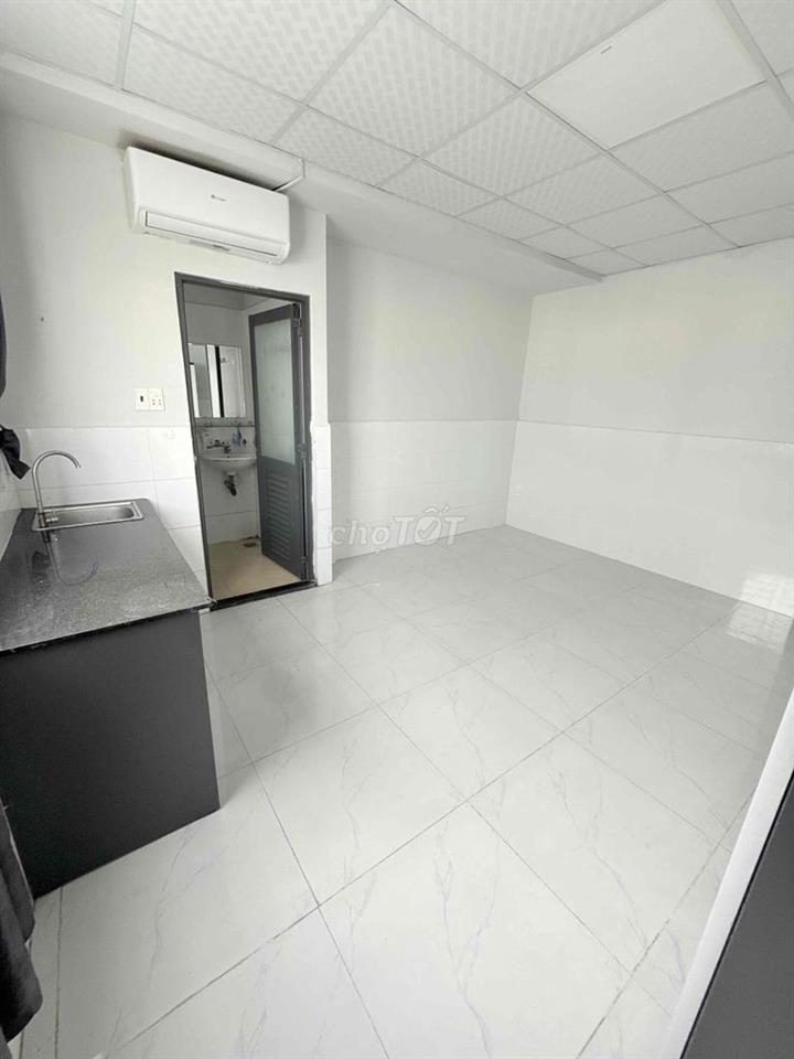Studio cửa sổ trời Nguyễn Văn Lượng