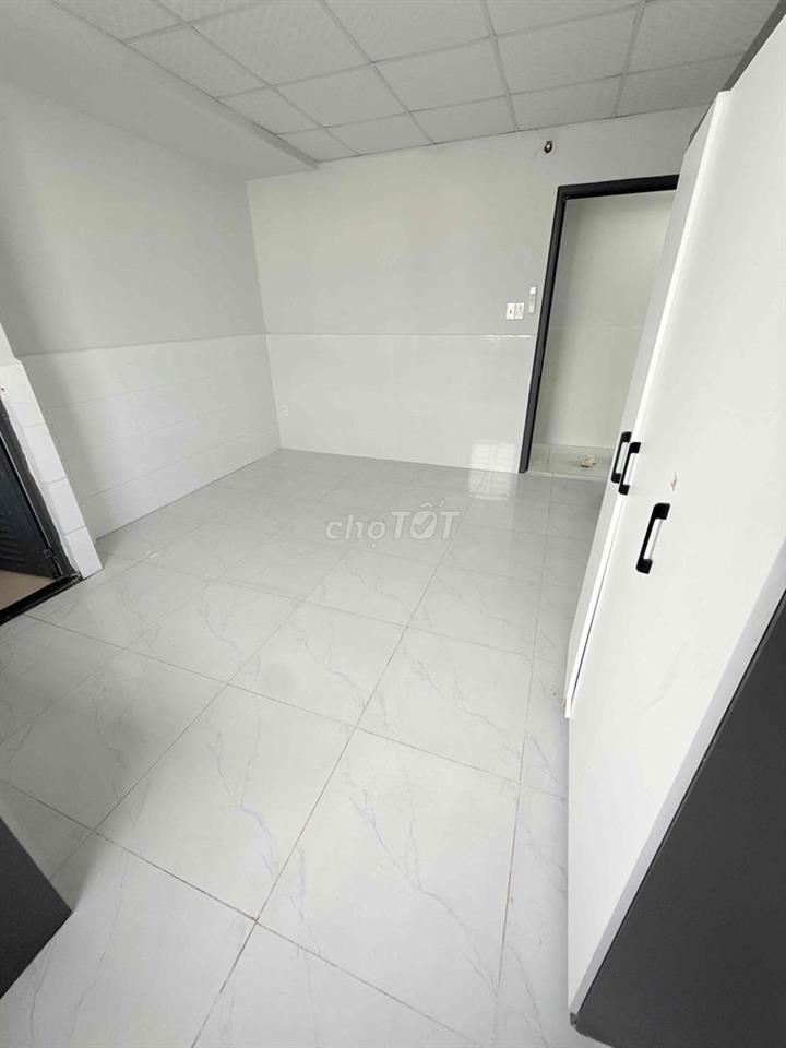Studio cửa sổ trời Nguyễn Văn Lượng
