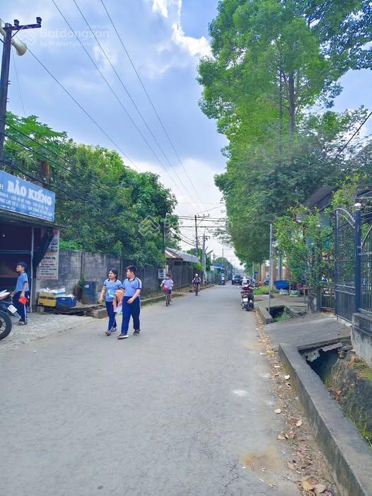 Cắt lỗ lô đất gần kcn dầu giây mặt tiền đường nhựa, lúc mua 1 tỷ 2, khu dân cư đông đúc.