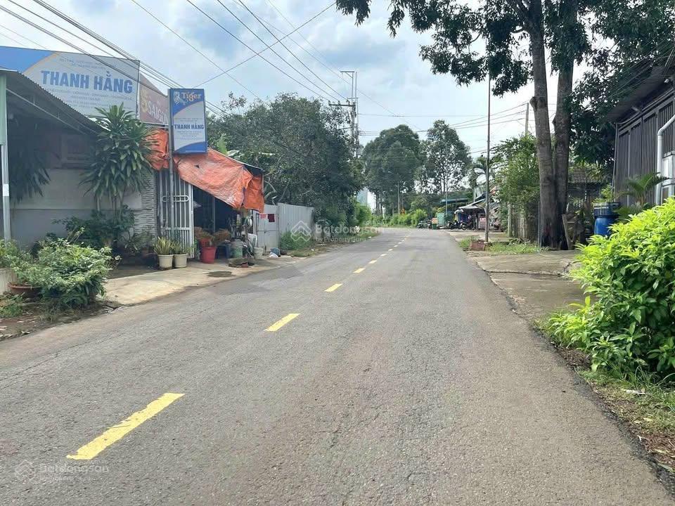 Mặt tiền đường martino không lô thứ 2 giá 750tr còn thương lượng. diện tích 100m2, sổ hồng riêng