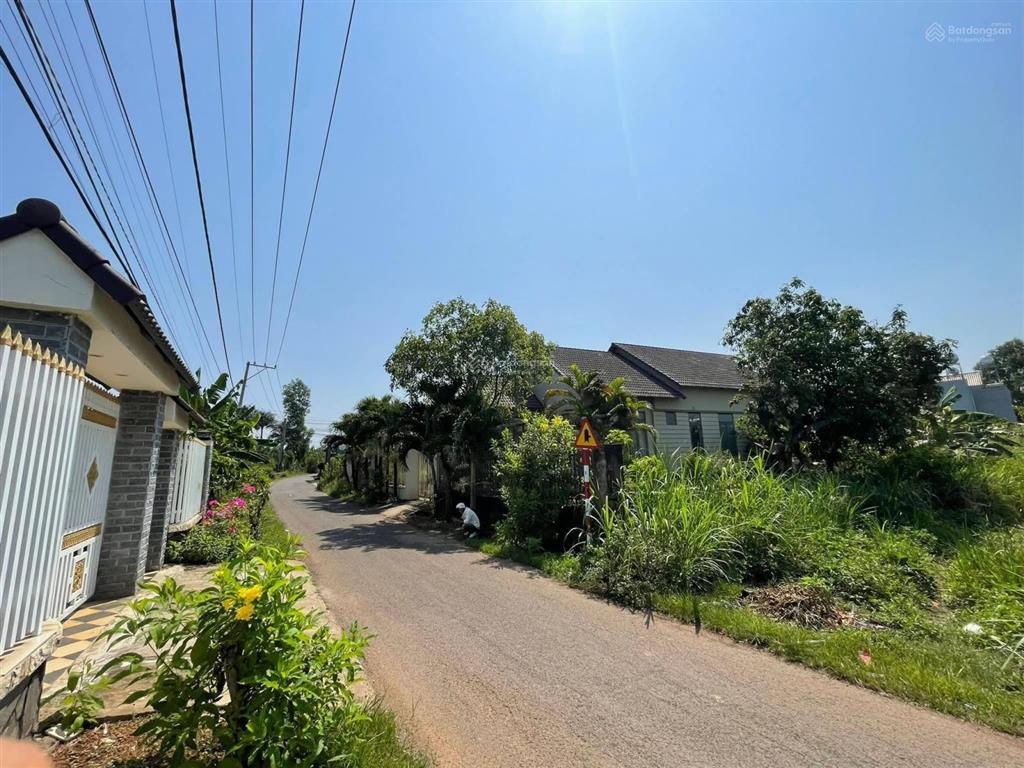 Bán đất xây dãy trọ, mặt tiền đường nhựa 10m, nhìn sang kcn dầu giây