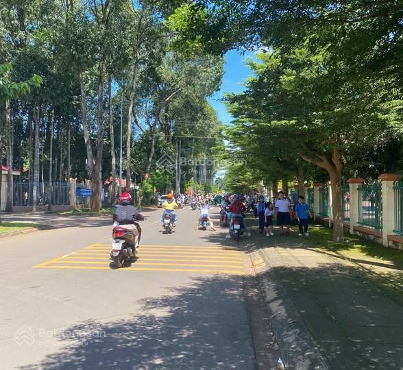 Bán đất xây dãy trọ, mặt tiền đường nhựa 10m, nhìn sang kcn dầu giây