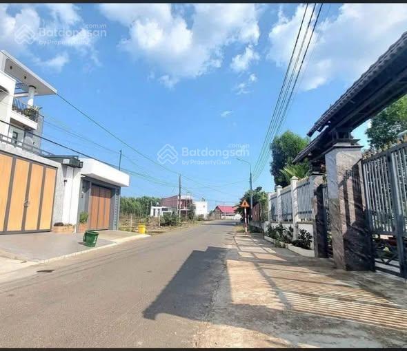 Bán đất xây dãy trọ, mặt tiền đường nhựa 10m, nhìn sang kcn dầu giây