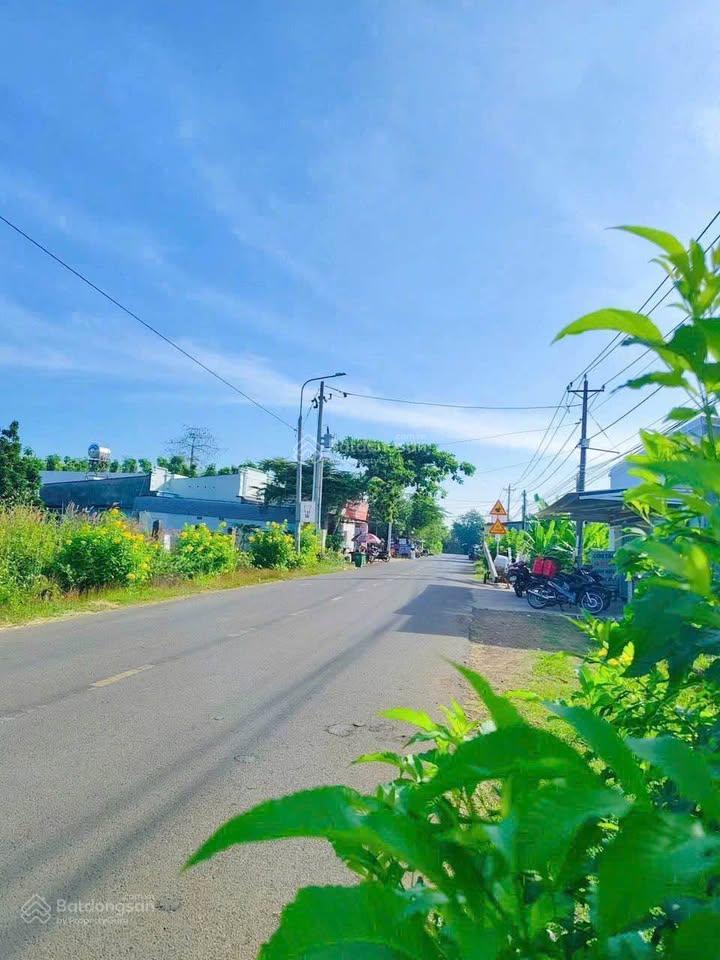 Cực hiếm 500m2 đất vườn mặt view hồ trị an vô cực. lên được thổ cư. trung tâm thị trấn vĩnh an