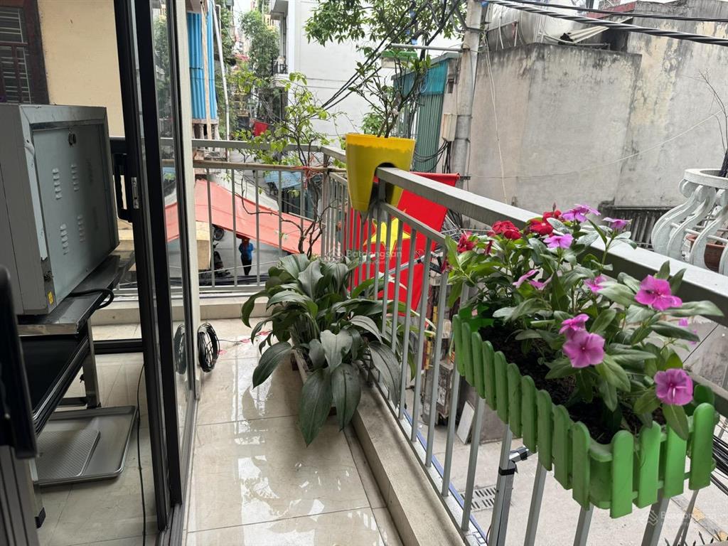 Cho thuê tầng 2 căn hộ 2 mặt tiền phòng studio cách đường trường chinh 200m ngõ thoáng