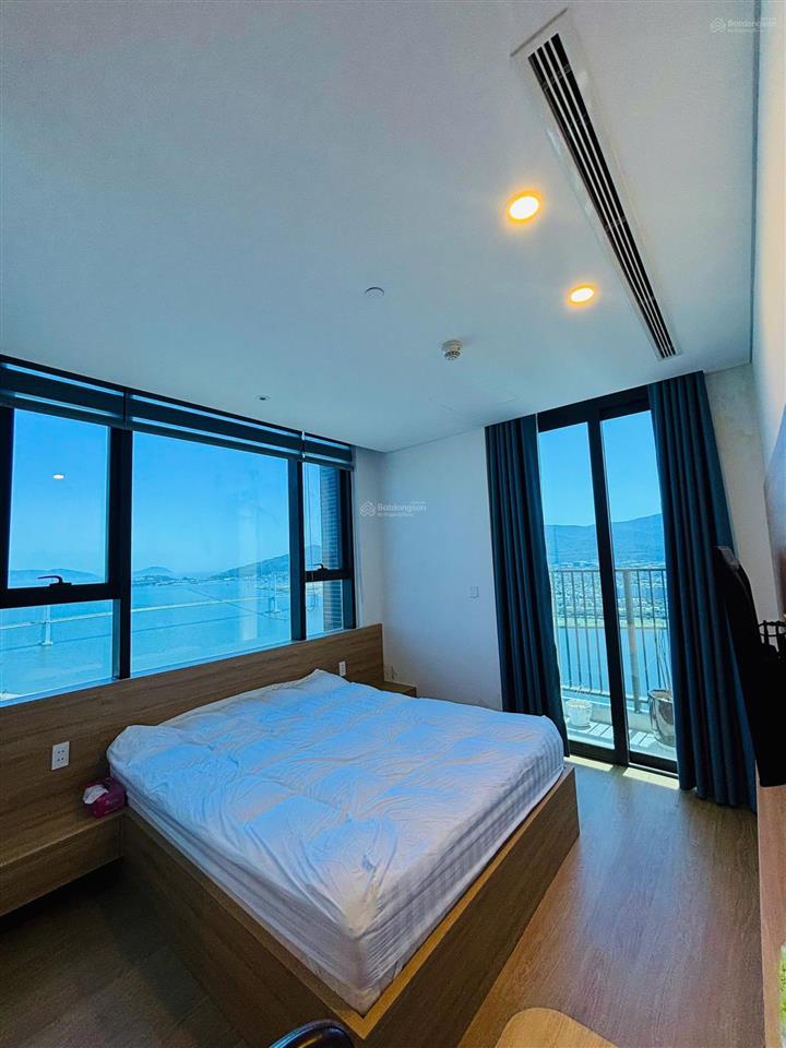 Căn góc 2pn  69m² trực diện sông hàn  full nội thất  sẵn sổ hồng