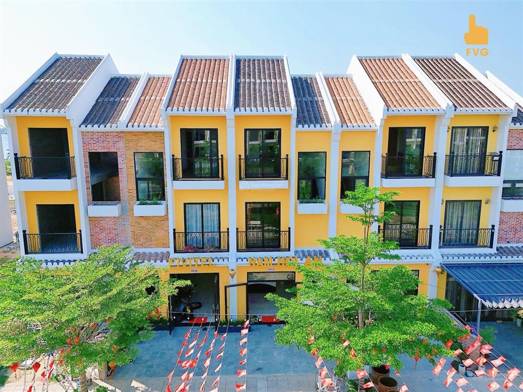 Chủ định cư sang mỹ, cần bán nhà 3 tầng 240m2 sàn cạnh hồ bơi sát sông hội an